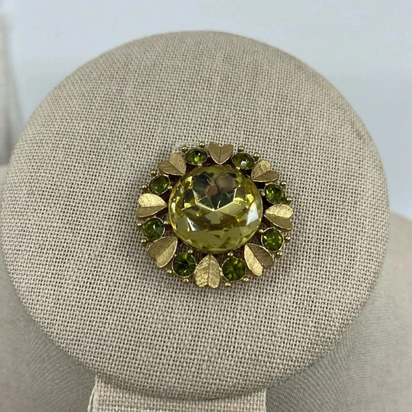 Vintage Avon Gold-Tone Flower Pin with Citrine & Peridot Rhinestones - Picture 6 of 8